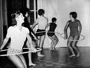 Supple: French Models Hula Hoop for Exercise