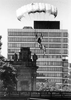 Charlottenburger: French parachutist in Berlin