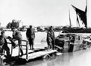 Midst: French prisoners in Dunkirk, 1940