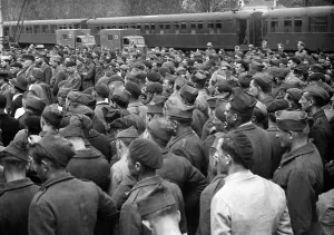Listen: French prisoners of war, 1940