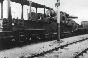 Spoils: French railway gun, 1940