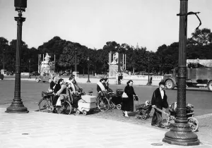 Homecoming: French refugees in Paris, 1940