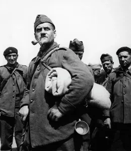 Chalon: French soldiers are released from captivity, 1940