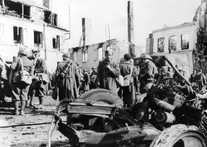 Koch: French troops after the capture in Roczy, 1940