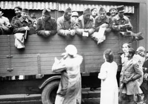 Demobilization: French troops after the demobilization, 1940