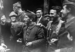 Demobilization: French troops after the demobilization, 1940