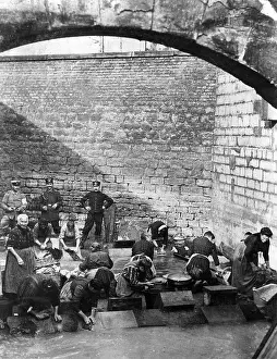 Tubs: French washkitchen on the Western Front, 1916