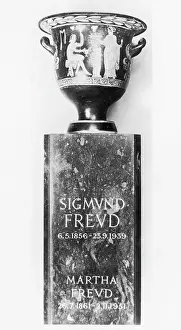 Ephemera: FREUD/ASHES IN VASE/100