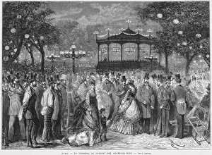 Elysees: Friday at the concert on the Champs-Elysees