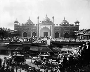 Masjid: Friday prayers at Jama Masjid, Agra, India