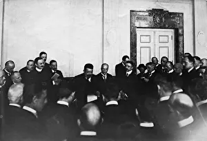 Weimarer: Friedrich Ebert (centre) at a press reception on the day of