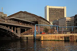 Schiffbauerdamm: Friedrichstrasse Bahnhof, Berlin, Germany