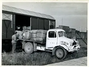 Ambulance: Friends Ambulance Unit (FAU) Vintage Lorry