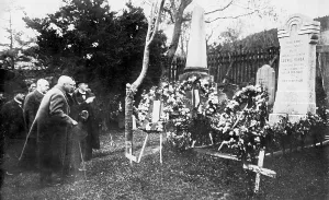 Samurai: Fritz Haber during the unveiling of a memorial to his uncle