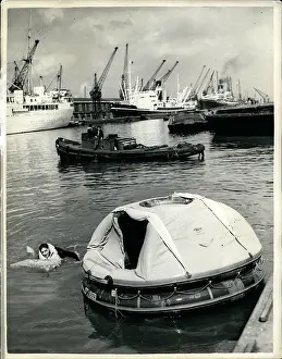 Frogman: Frogman William Harvey with unsinkable dinghy