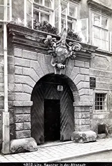Reiffenstein: Front-door of Kremsmunsterer Hof in Linz