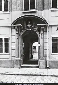 Doorways: Front-door at Neudeggergasse
