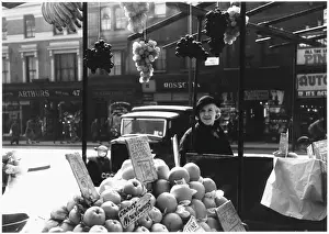 Gazes: FRUIT STALL 1930S