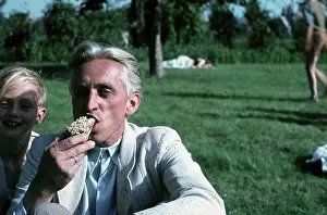 Tasty: Fun in open-air pool Leuna 1948