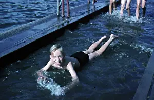 Haben: Fun in open-air pool Leuna 1948