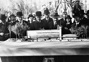 Laval: Funck, Grebe, Schmitt, Laval in front of the pavilion of Lux