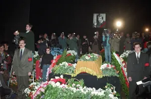 Moskovsky: The funeral of Dmitry Kholodov. 1994