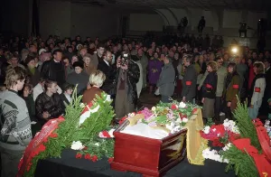 Moskovsky: The funeral of Dmitry Kholodov. 1994