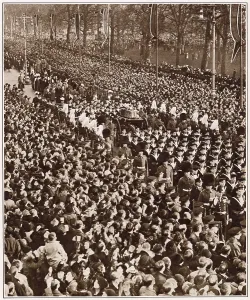 Aug22: Funeral of George V - crowds along the route