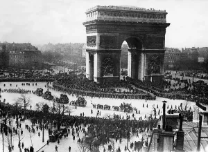 Briand: Funeral procession of Aristide Briand at the Arc de Triomphe