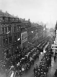 Ironworks: Funeral procession for the victims of the gasometer blas