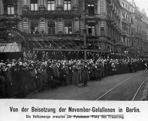 Potsdamer: Funeral procession of the victims of the November Revolution