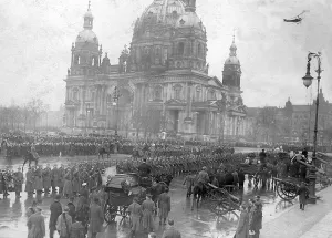 Addition: Funeral procession for the victims of the Revolution, 1918