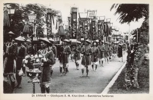 Khai: Funeral of Vietnamese Emperor Khai Dinh - procession