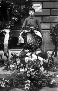 Assassinated: Funeral wreath with the picture of Kurt Eisner, 1919