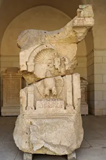 Crowned: Funerary altar, calcerows. Caesarea. Roman period, late 1st-