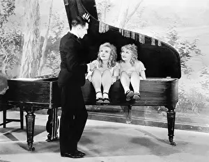 Blonds: Funny image of twins sitting inside of a piano talking
