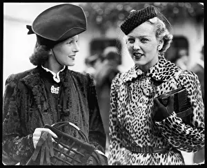 Gauntlets: FUR COATS 1938