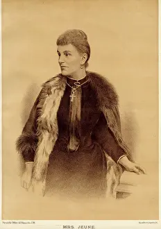 Jeune: Fur Stole