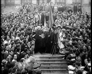 Chesterton: G. K. Chesterton Surrounded by a Crowd