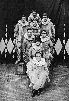Divisional: The Gamecocks, WW1 entertainment troupe