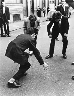 GAMES IN LONDON STREETS