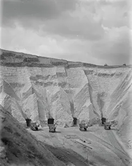Loam: The gap in De Luci Road, Erith