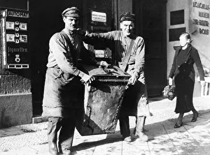 Collectors: Garbage collectors in Berlin, 1936