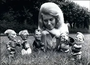 Privately: Garden gnomes based on politicians
