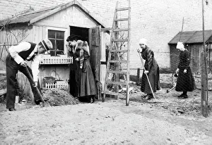 Consumer: Garden work in Berlin, 1917