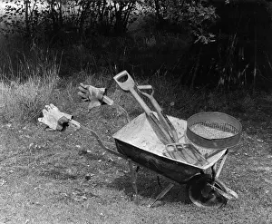 Sieve: GARDENING EQUIPMENT