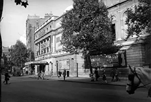 Photo Union Collection: Garrick Theatre, Charing Cross Road