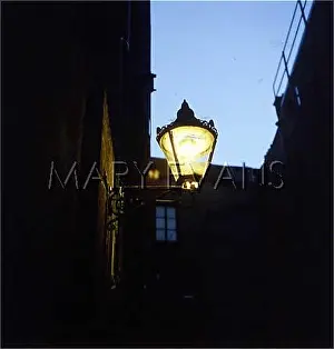 Dickensian: GAS LAMP