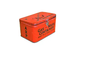 Storing: Gas mask container