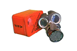 Storing: Gas mask and container
